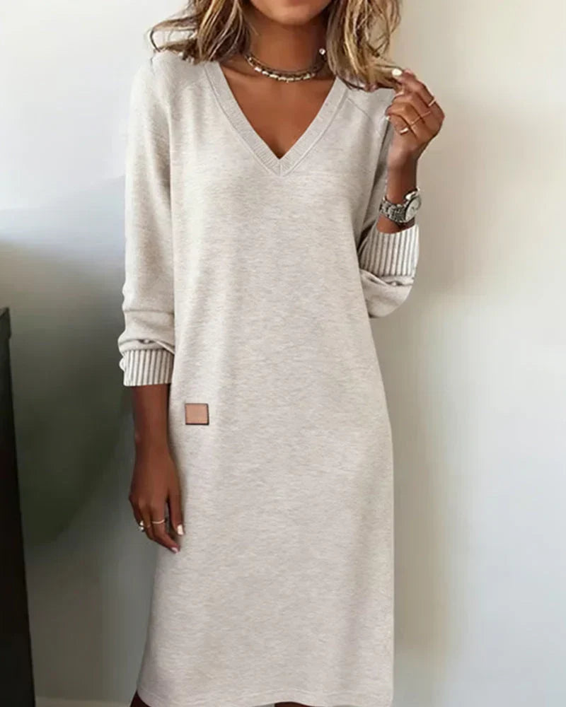 CYNTHIA | Midi dress with a V-neckline