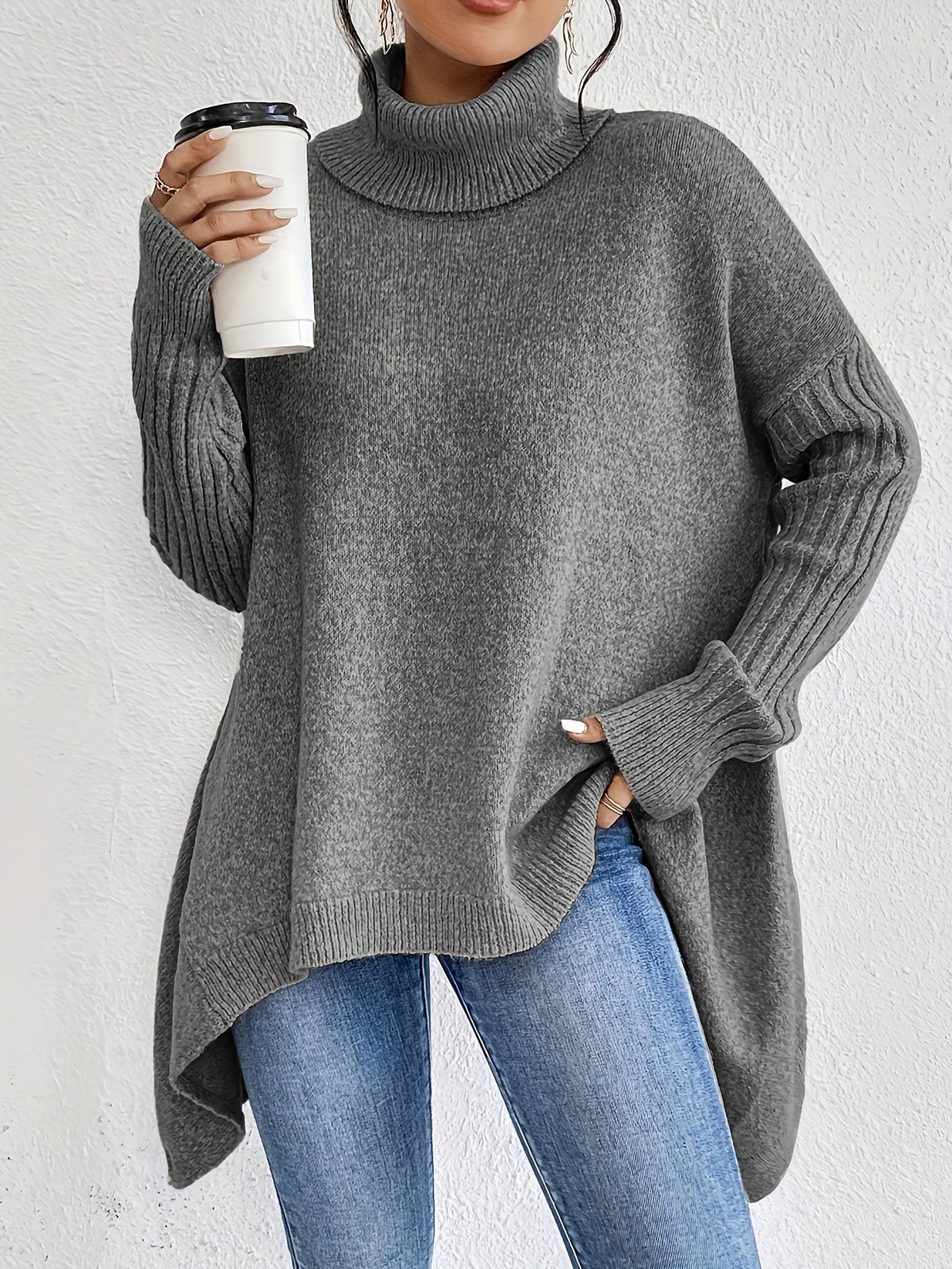 PHYLLIS | Turtleneck with a high-low hem