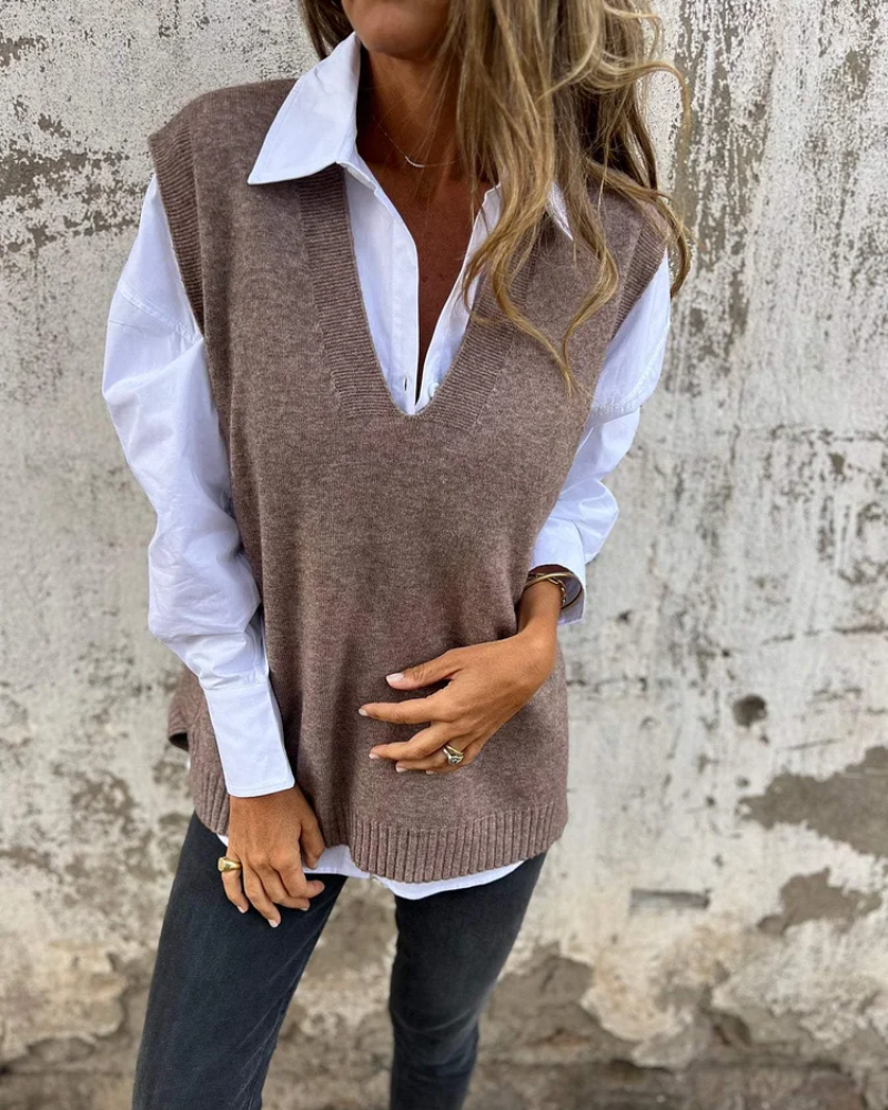 EVELYN | Sleeveless V-neck to layer over a shirt