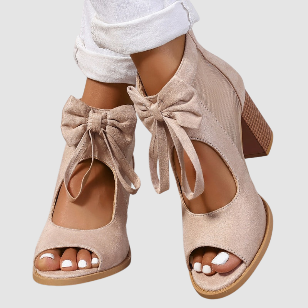 ROSEMARY | Closed shoes on a mid low heel