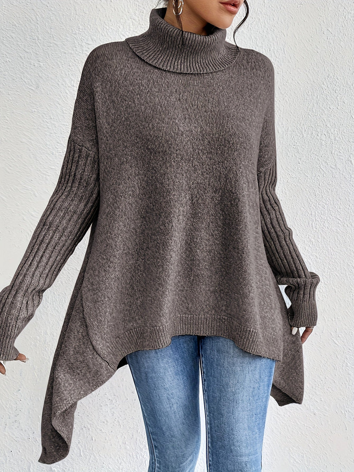 PHYLLIS | Turtleneck with a high-low hem
