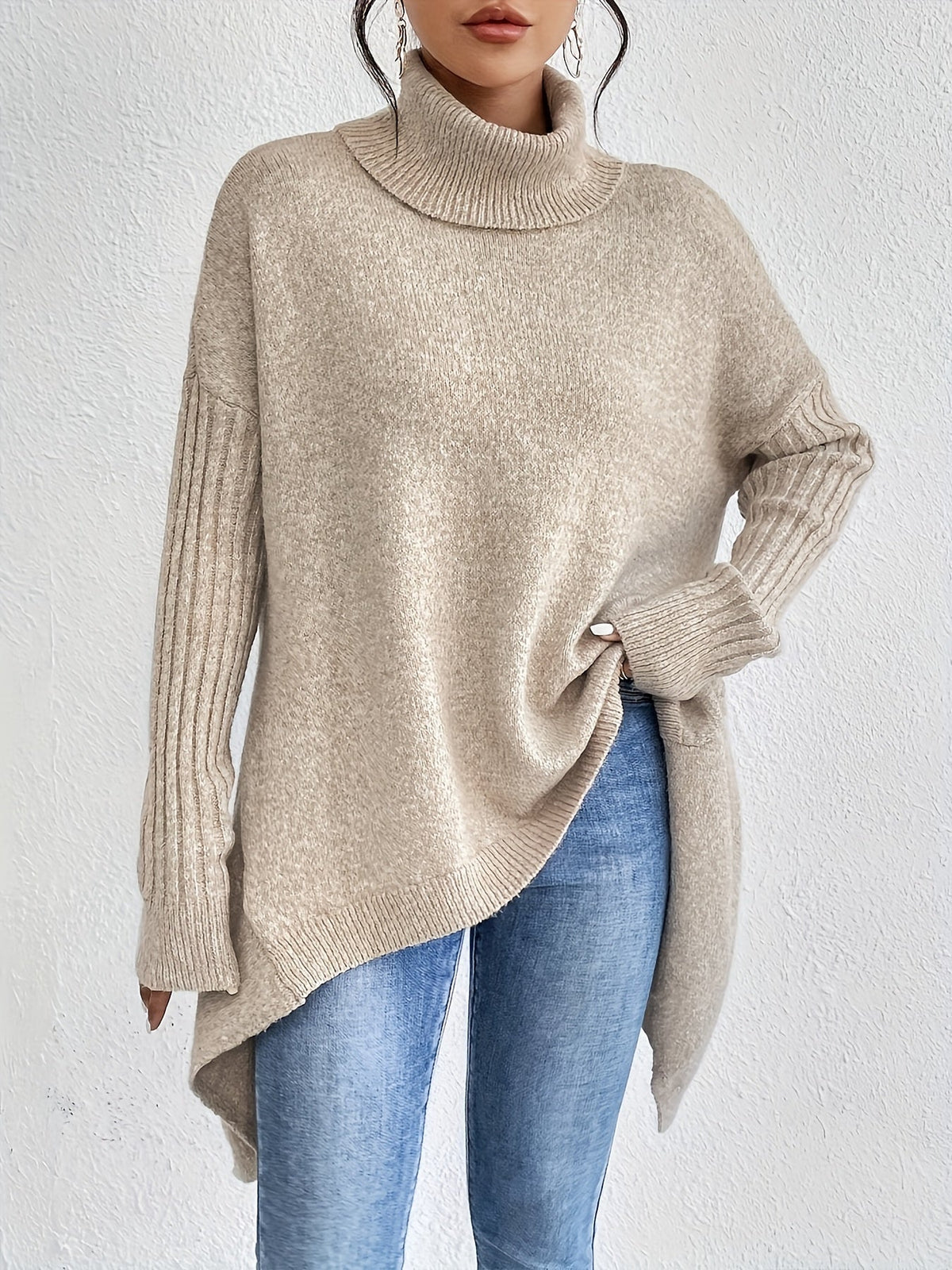 PHYLLIS | Turtleneck with a high-low hem