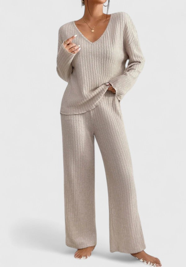 HELEN | V-neck sweater with wide-leg pants