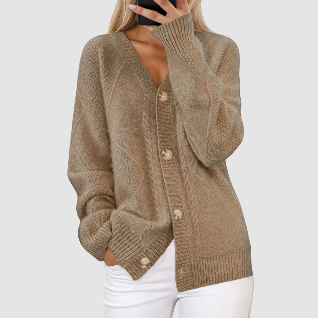 JUDITH | Oversized V-neck with large buttons