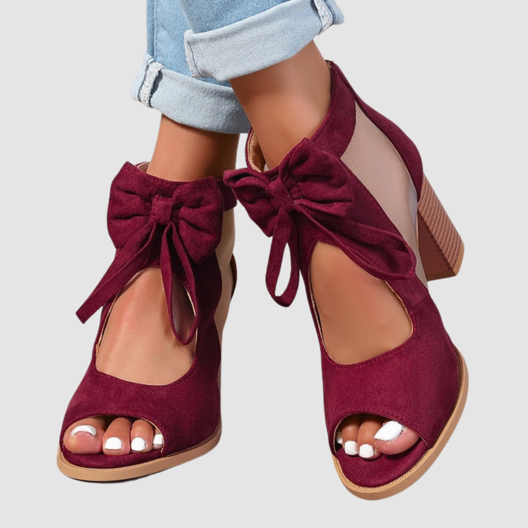 ROSEMARY | Closed shoes on a mid low heel