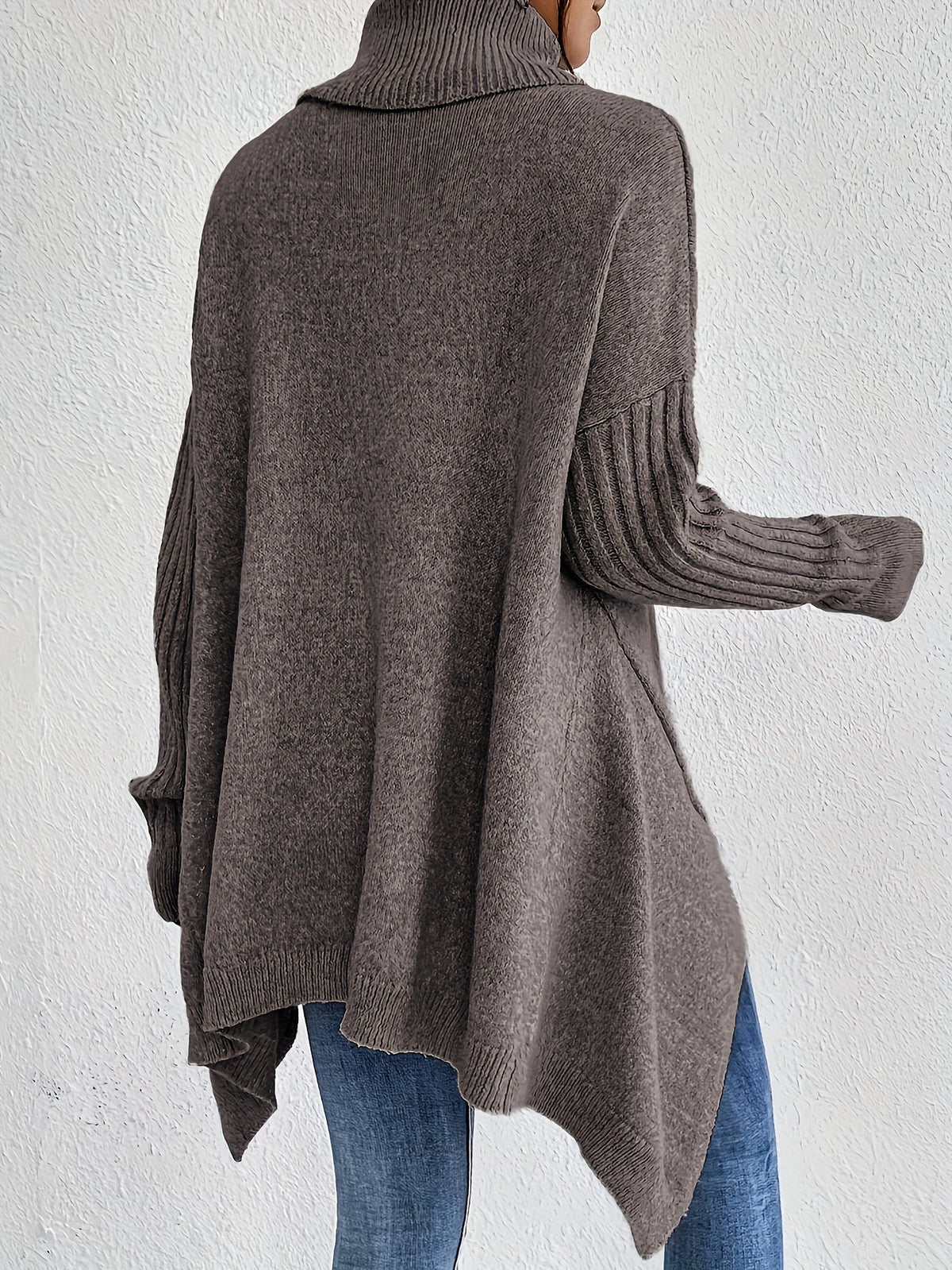 PHYLLIS | Turtleneck with a high-low hem