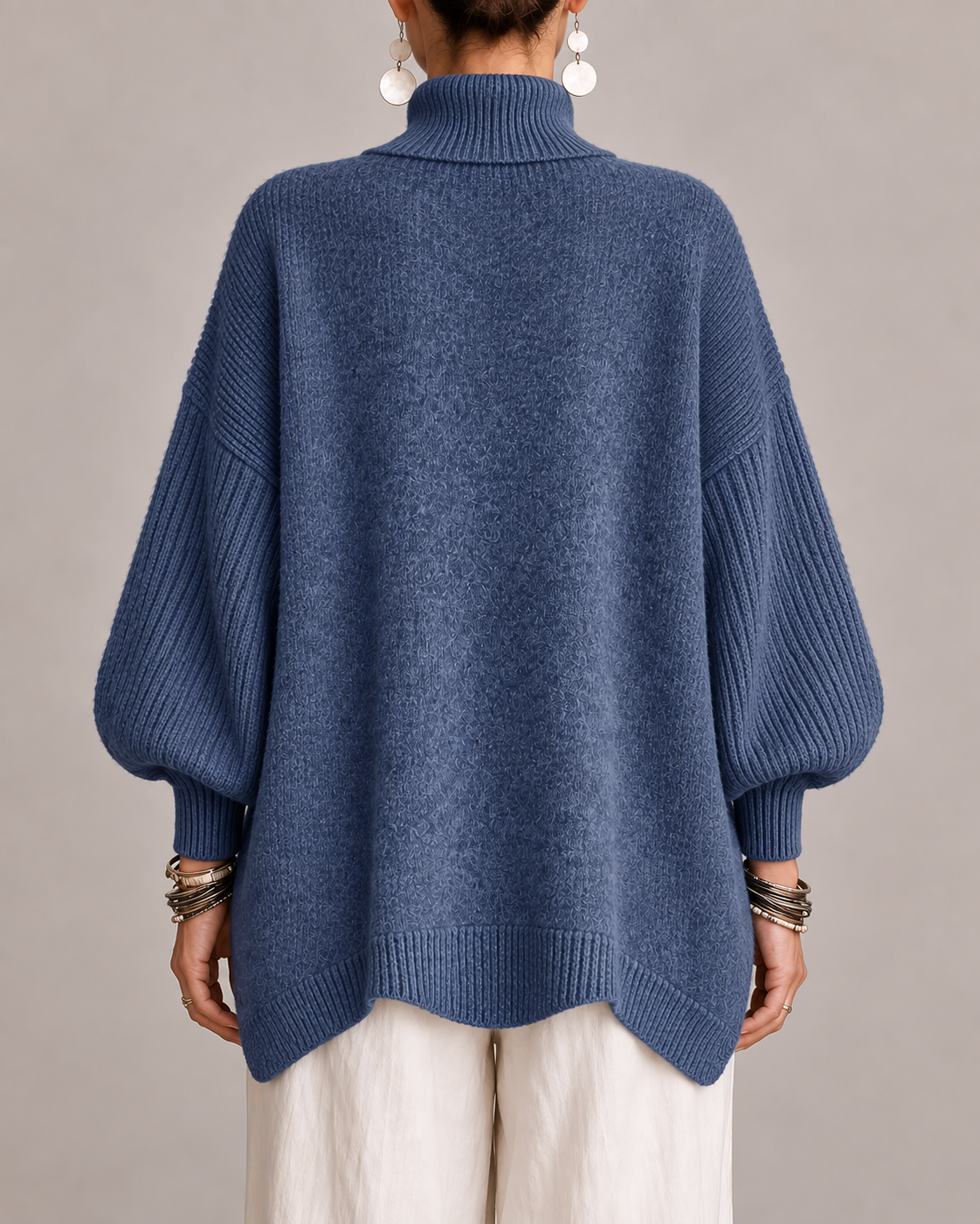 KATHLEEN | Oversized turtleneck with a dipped hem