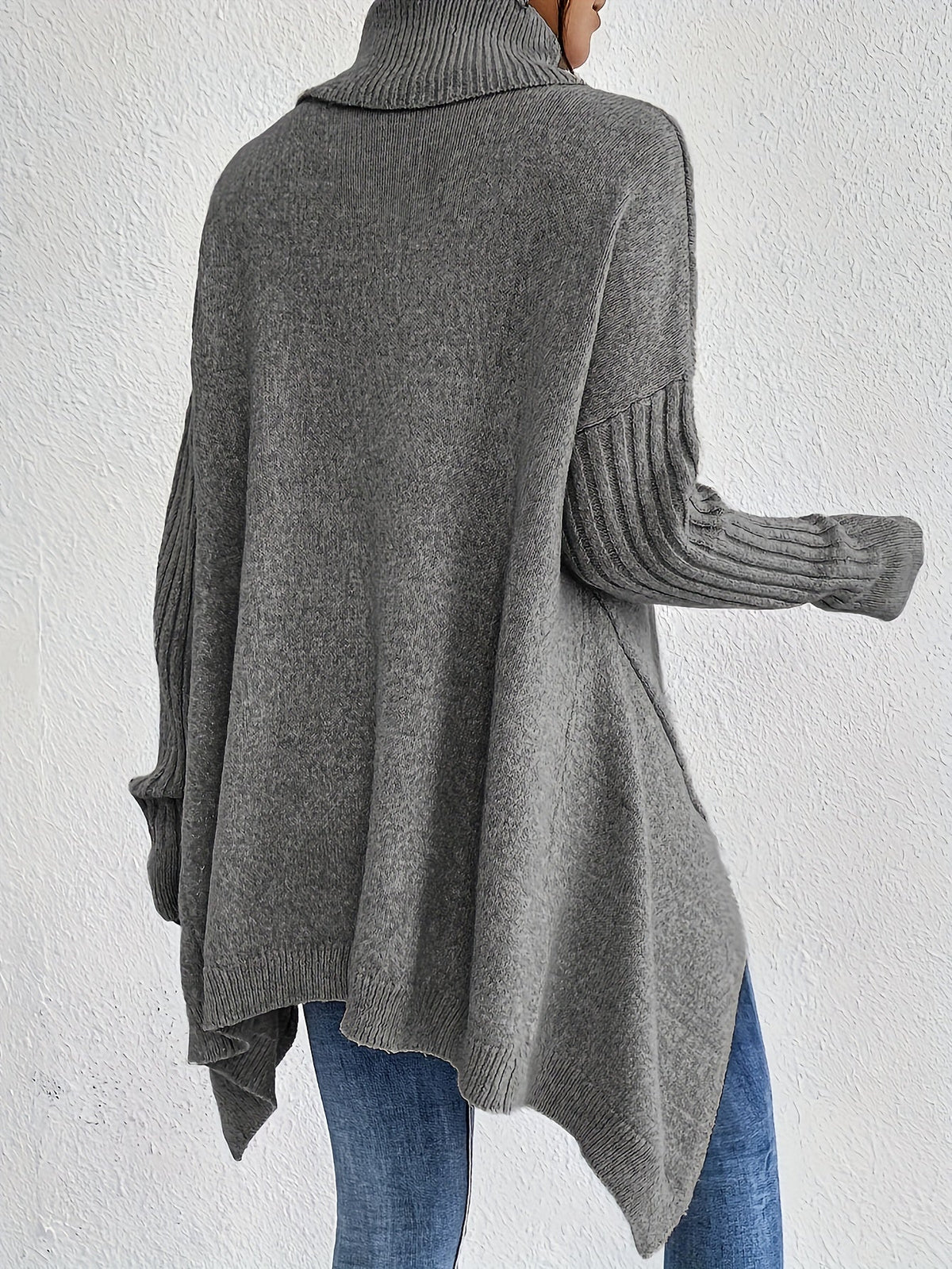 PHYLLIS | Turtleneck with a high-low hem