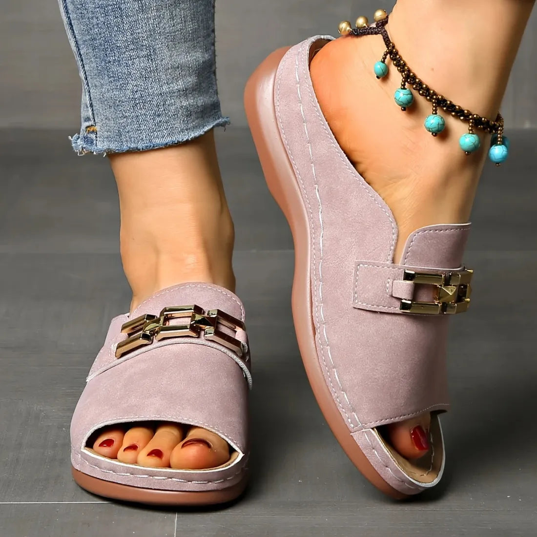 VIRGINIA | Sandals with a gold buckle