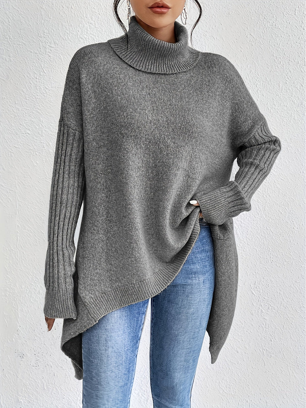 PHYLLIS | Turtleneck with a high-low hem