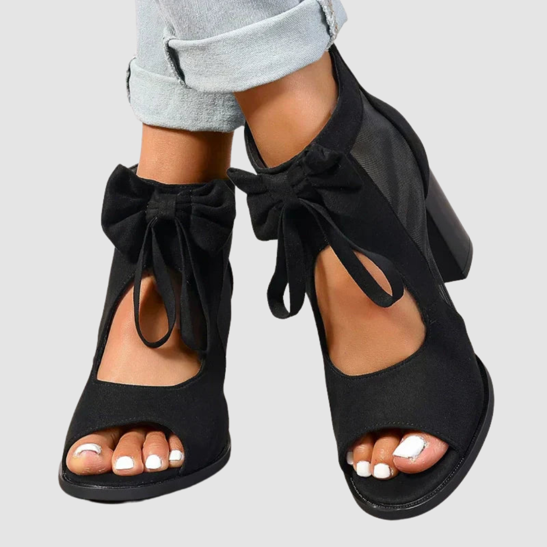 ROSEMARY | Closed shoes on a mid low heel