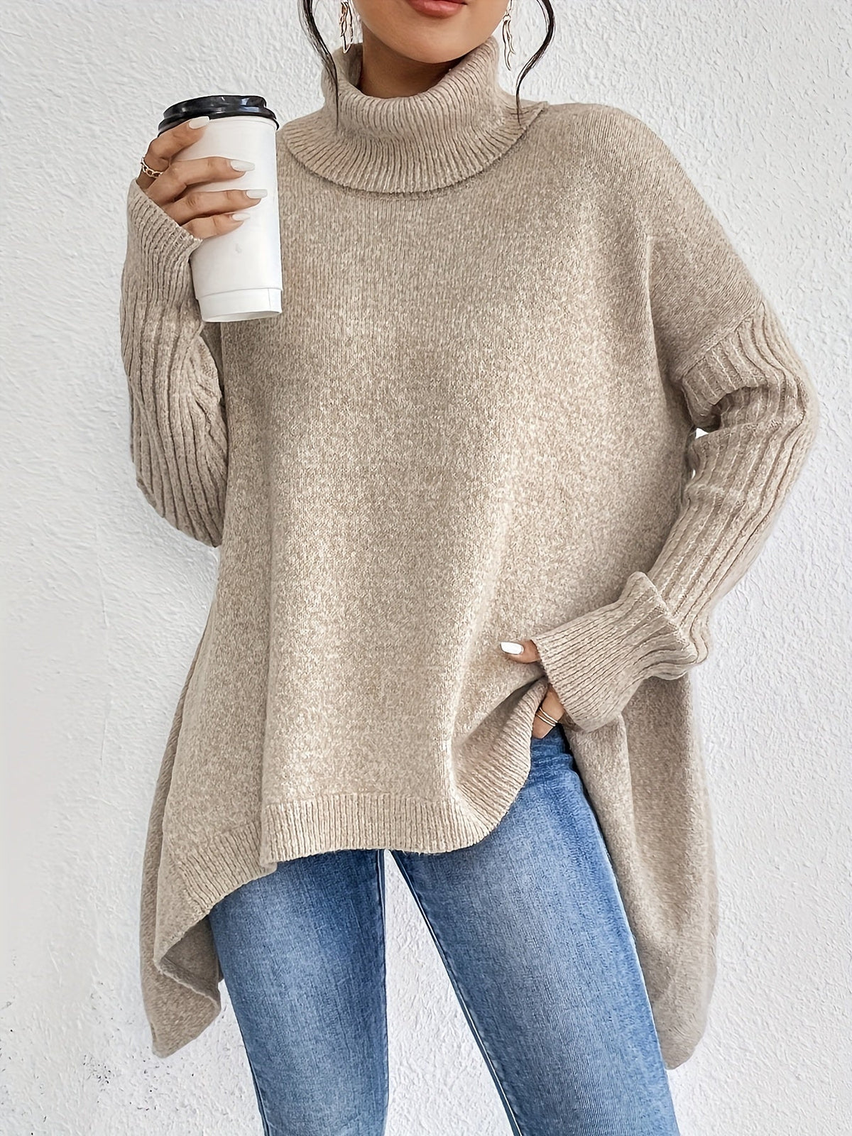 PHYLLIS | Turtleneck with a high-low hem