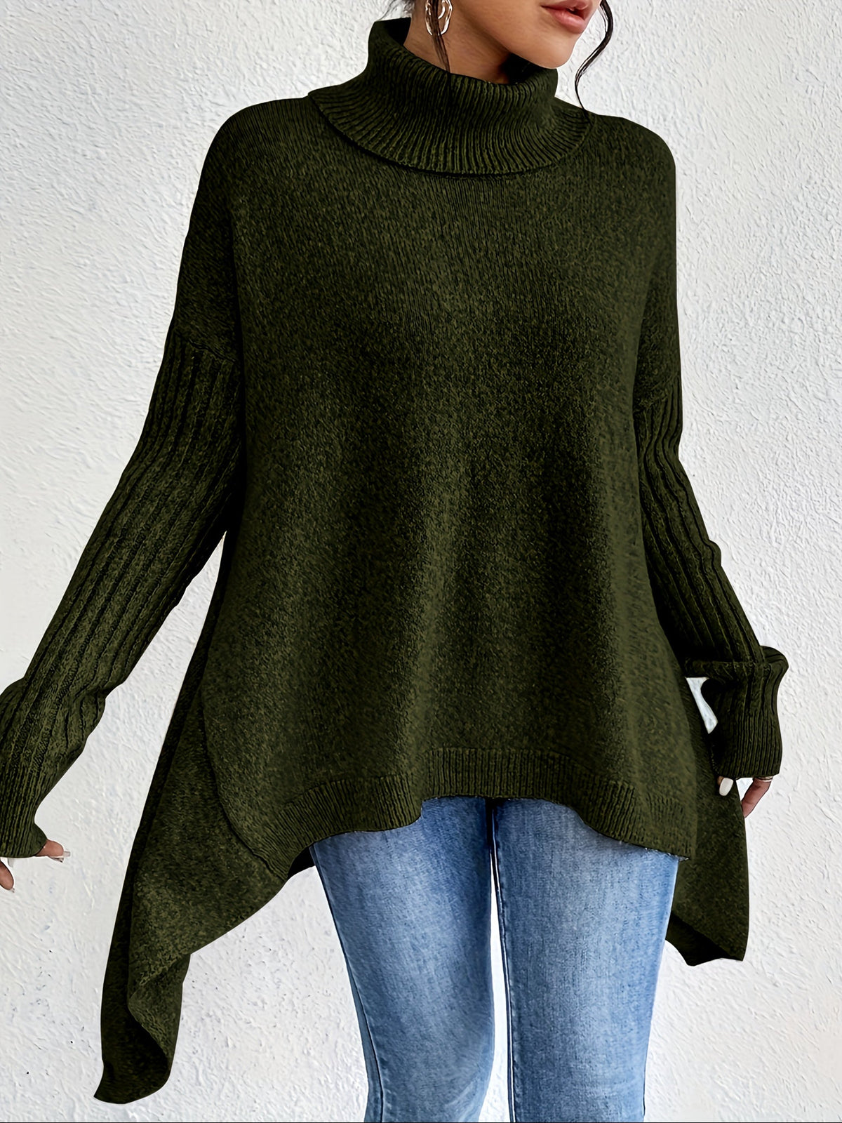 PHYLLIS | Turtleneck with a high-low hem