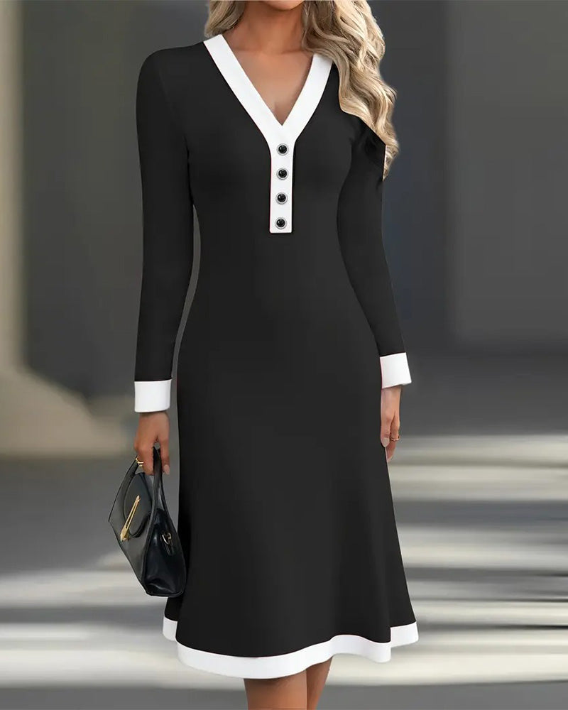 REGINA | V-neck midi dress with long sleeves