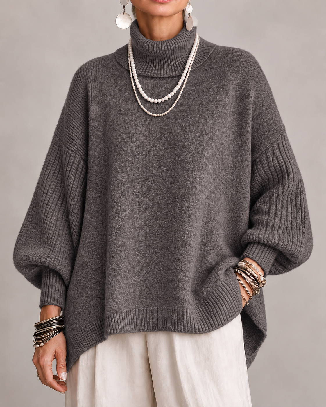 KATHLEEN | Oversized turtleneck with a dipped hem