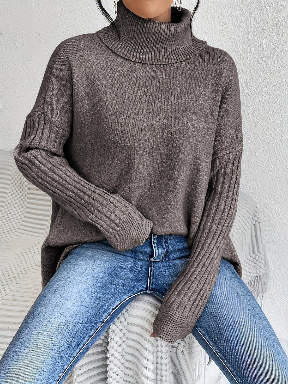 PHYLLIS | Turtleneck with a high-low hem