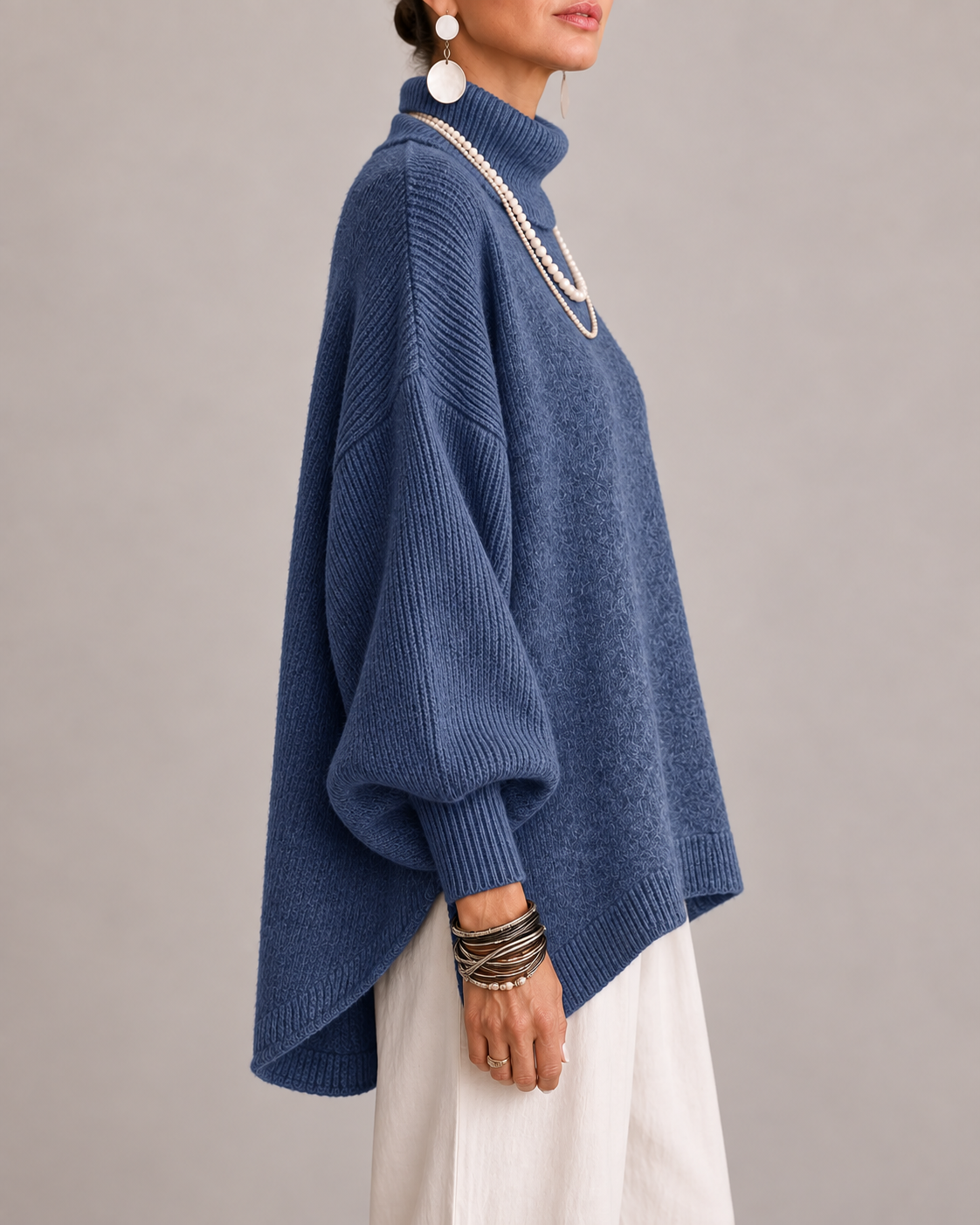 KATHLEEN | Oversized turtleneck with a dipped hem