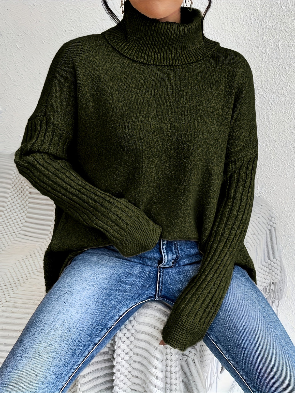 PHYLLIS | Turtleneck with a high-low hem