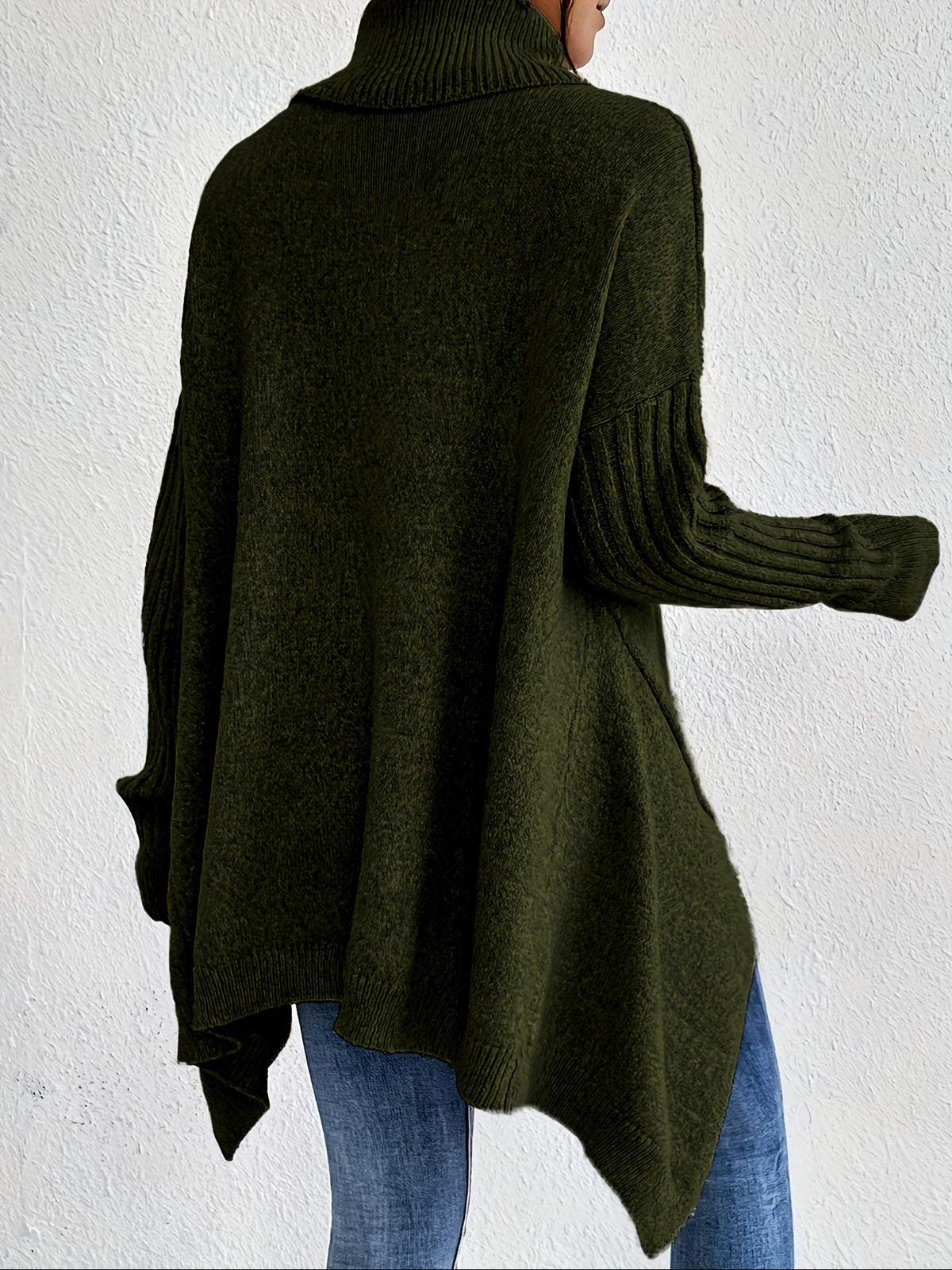 PHYLLIS | Turtleneck with a high-low hem
