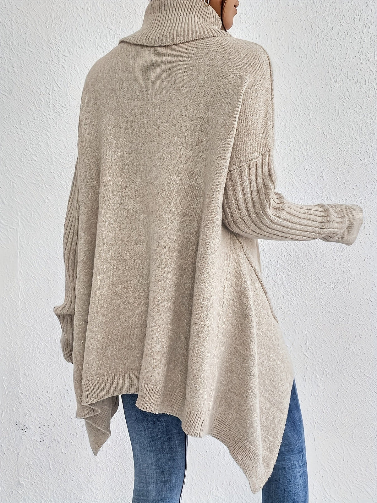 PHYLLIS | Turtleneck with a high-low hem