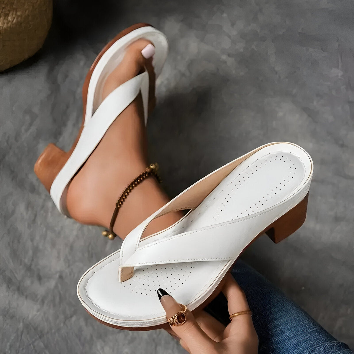 GLORIA | Slide mules with no fastening