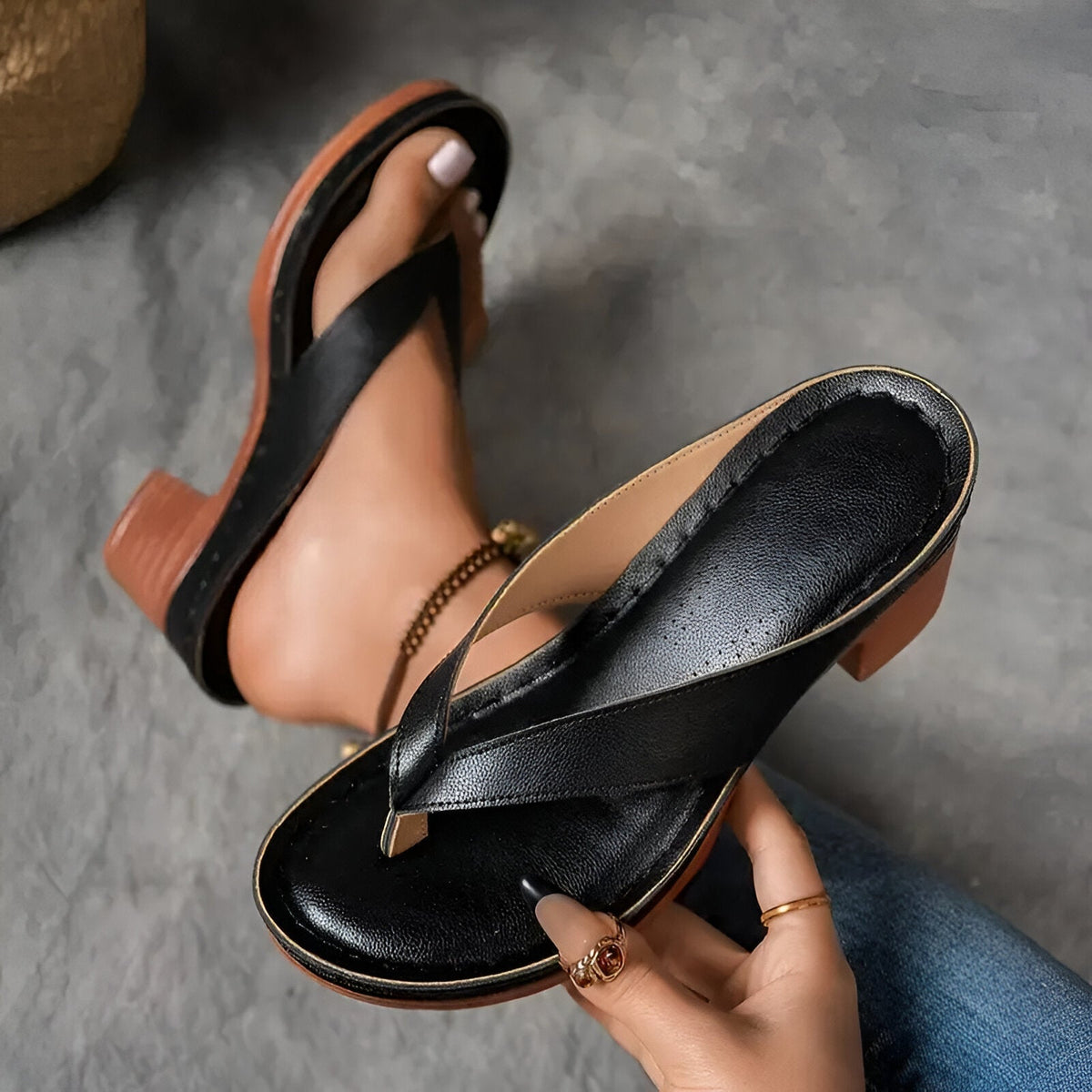 GLORIA | Slide mules with no fastening