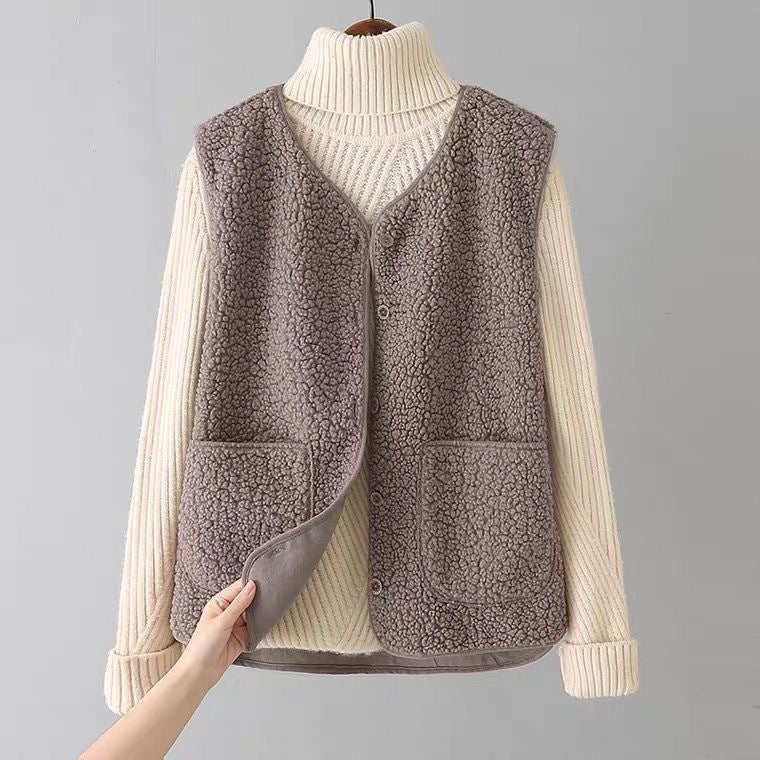 DOROTHY | Sleeveless cardigan with two pockets