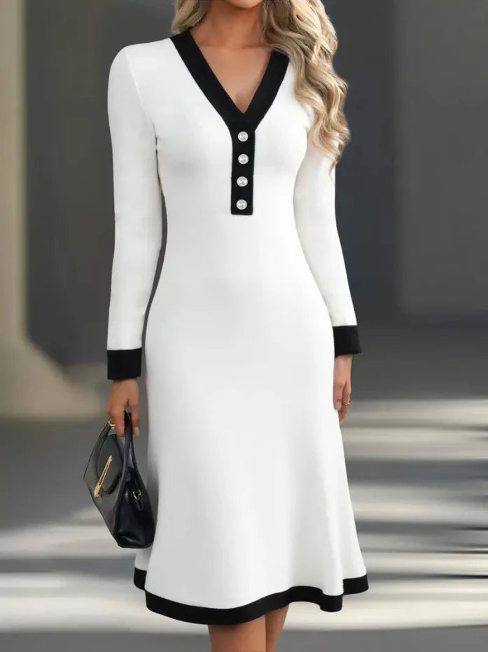 REGINA | V-neck midi dress with long sleeves