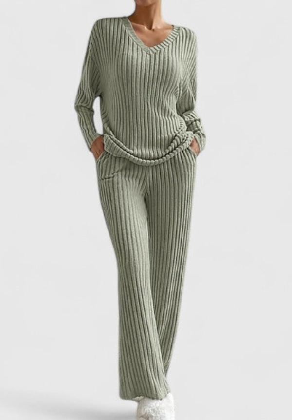 HELEN | V-neck sweater with wide-leg pants