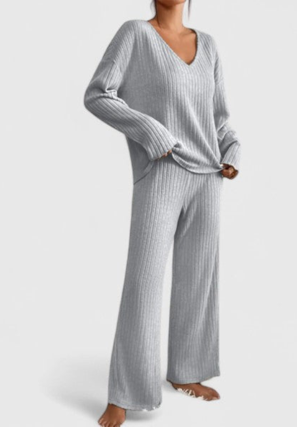 HELEN | V-neck sweater with wide-leg pants
