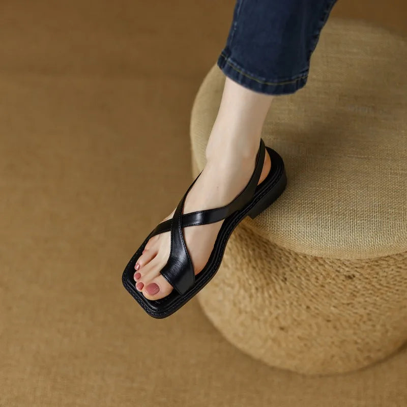 PATRICIA | Flat sandals with crossover straps