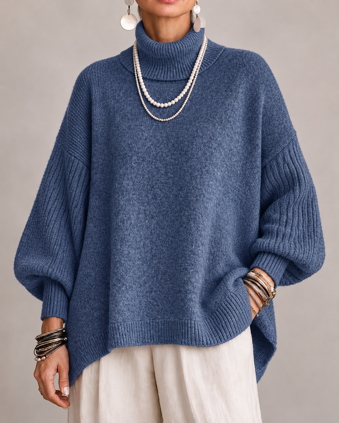 KATHLEEN | Oversized turtleneck with a dipped hem