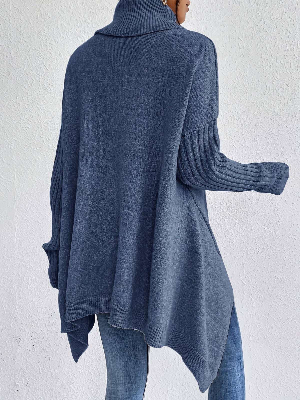 PHYLLIS | Turtleneck with a high-low hem