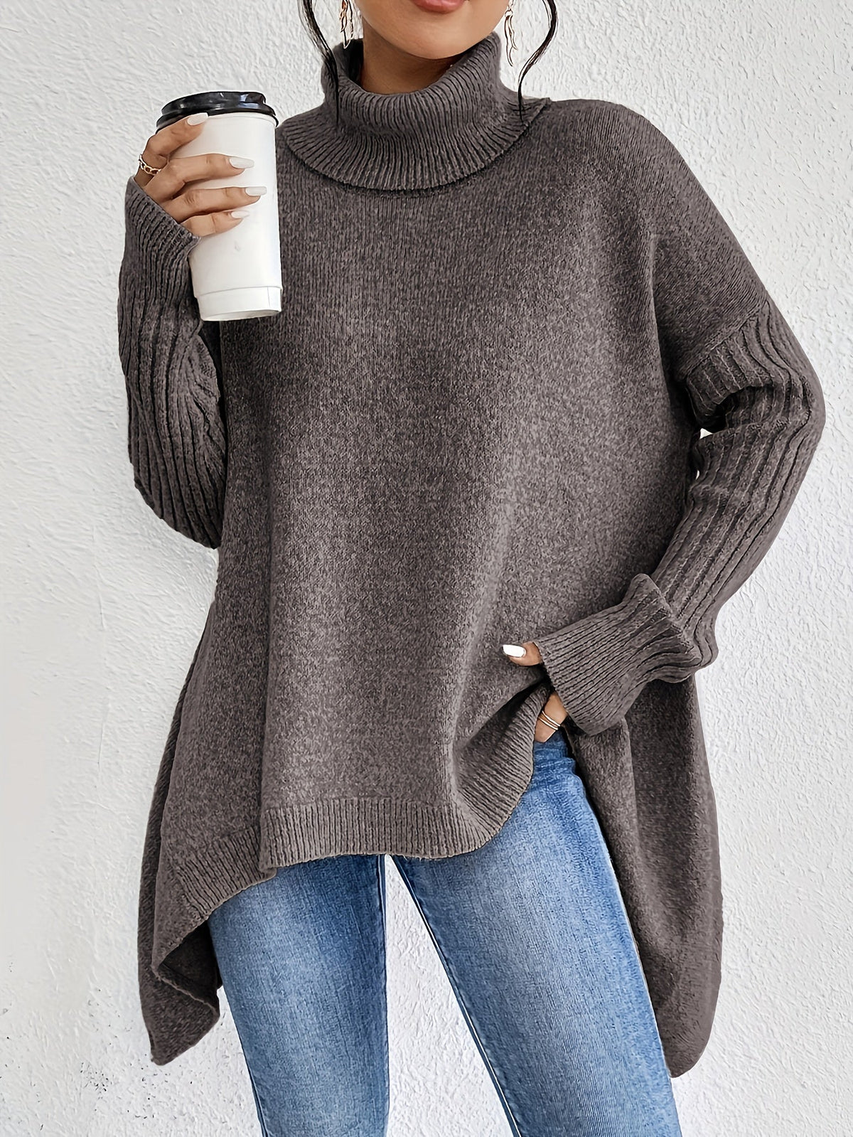 PHYLLIS | Turtleneck with a high-low hem