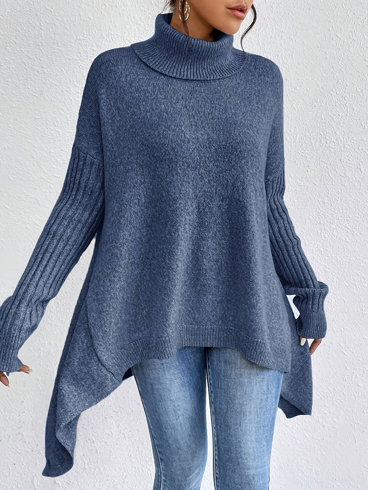PHYLLIS | Turtleneck with a high-low hem
