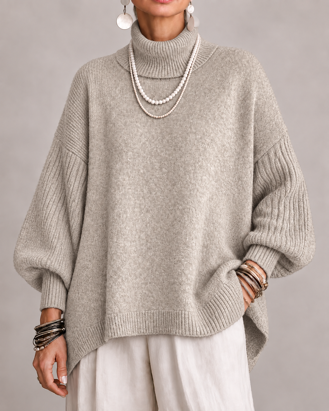 KATHLEEN | Oversized turtleneck with a dipped hem