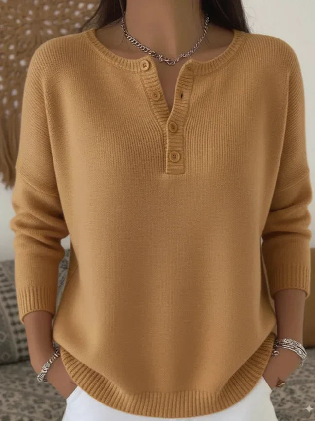 PATRICIA | Henley buttons and a ribbed hem