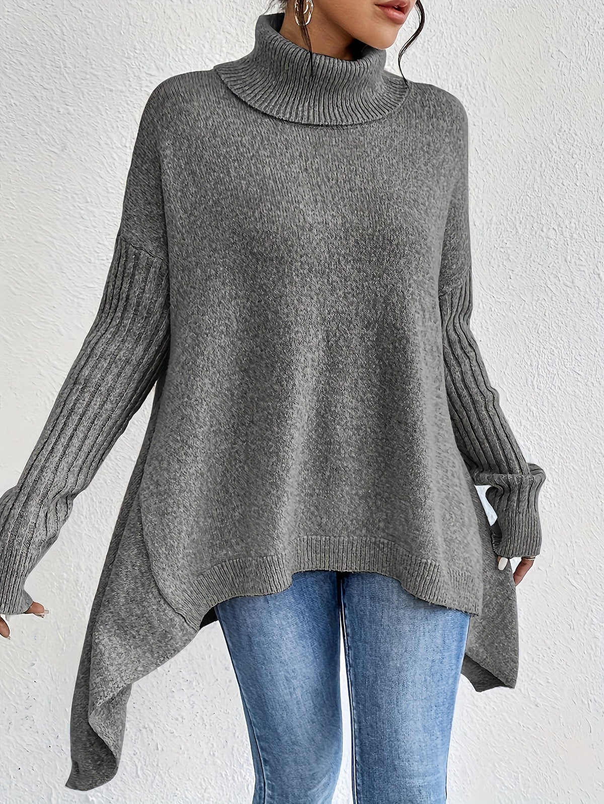 PHYLLIS | Turtleneck with a high-low hem