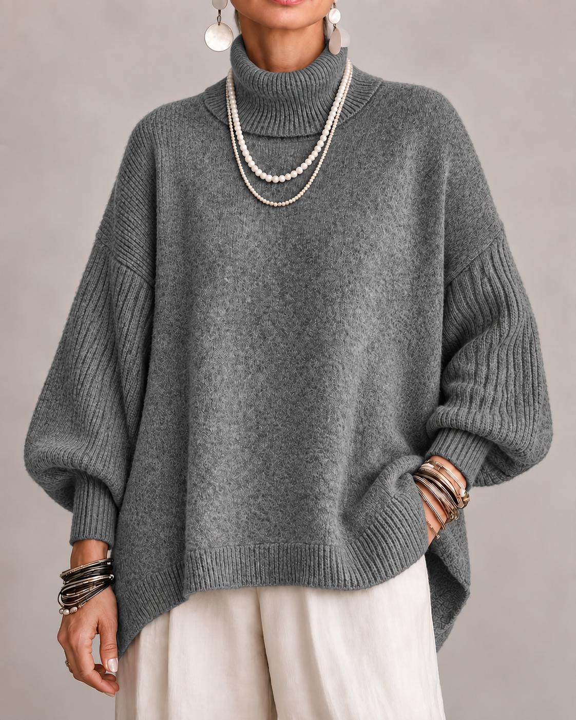 KATHLEEN | Oversized turtleneck with a dipped hem