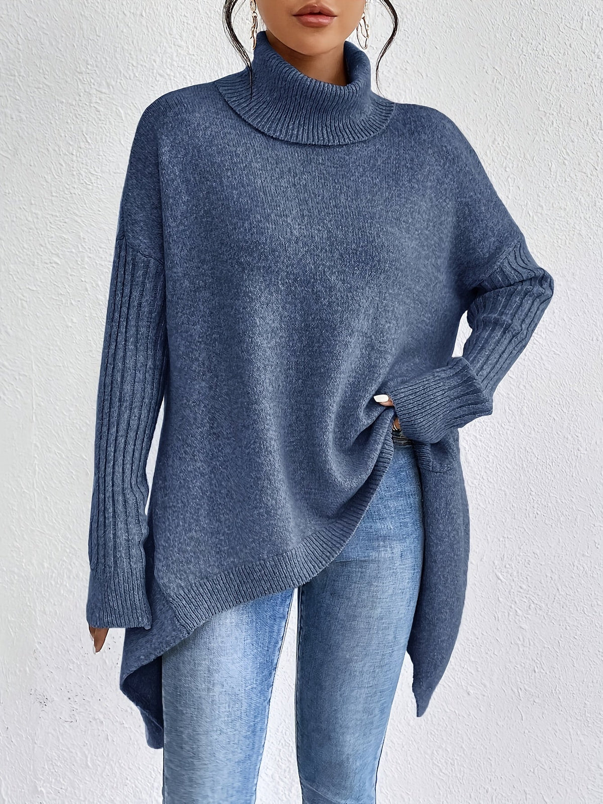 PHYLLIS | Turtleneck with a high-low hem