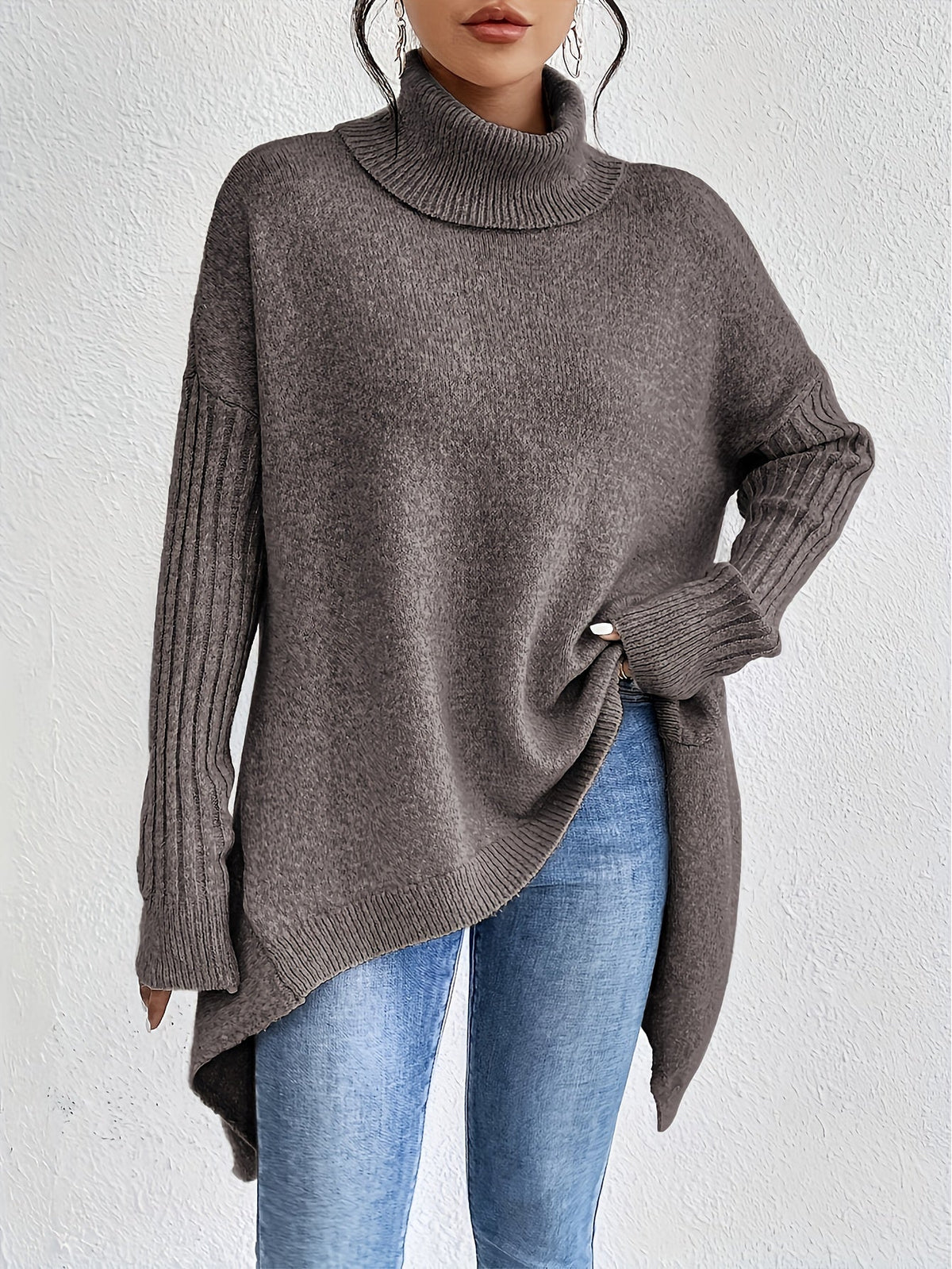 PHYLLIS | Turtleneck with a high-low hem