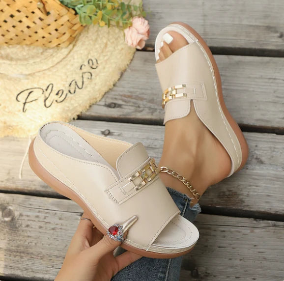 VIRGINIA | Sandals with a gold buckle